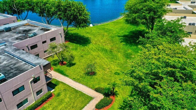 Building Photo - 15109 Ashland Dr