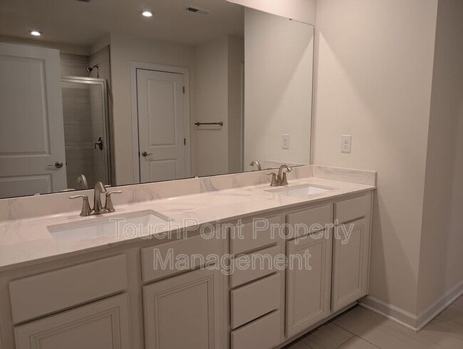 Building Photo - 5906 Fenway Dr