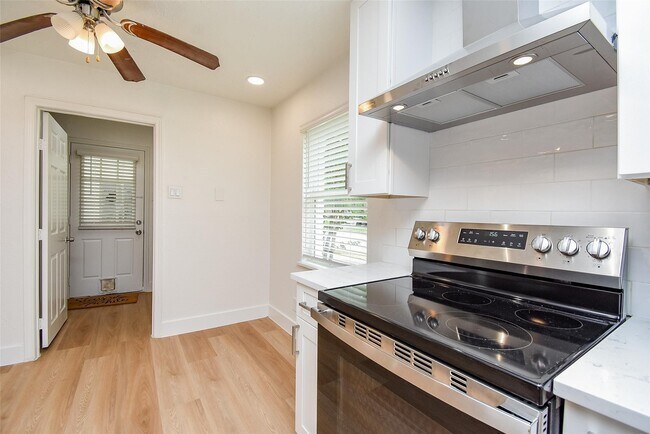 Building Photo - 4947 Cheena Dr