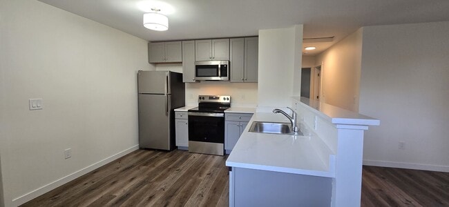 Building Photo - COMPLETLY REMODLED HOME COMING SOON!
