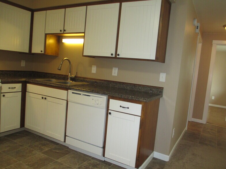 Building Photo - 3322 NE Lancaster St