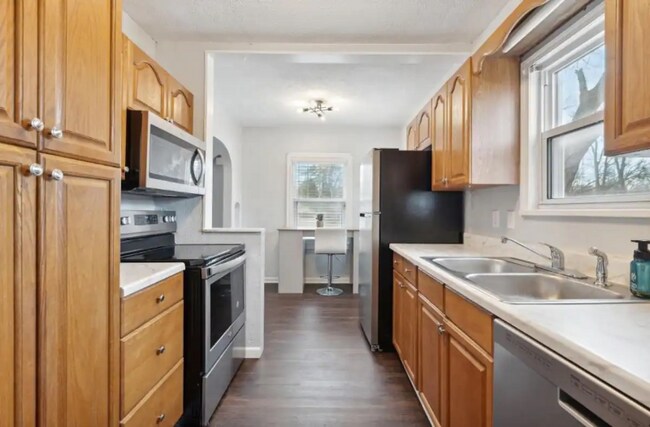 Building Photo - 1809 Rivard Rd