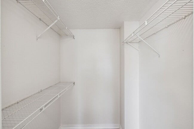 Building Photo - Spacious 3-Bedroom, 2-Bath Oasis in the Heart of Kissimmee!