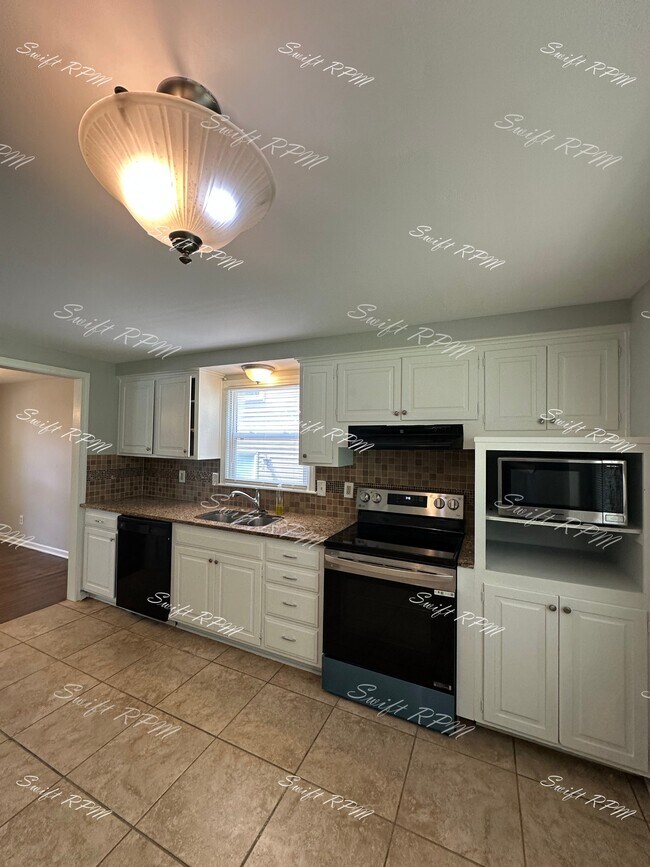 Building Photo - 9805 Carter Dr