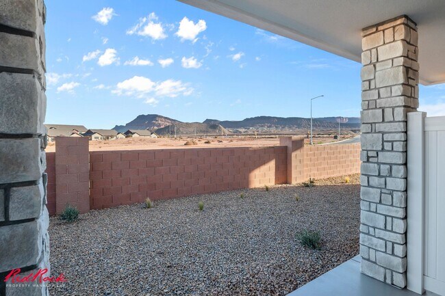 Building Photo - 1037 E Malibu Ln