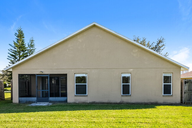 Building Photo - 2615 Roughside Cir