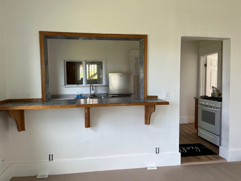 Building Photo - 520 Boulevard