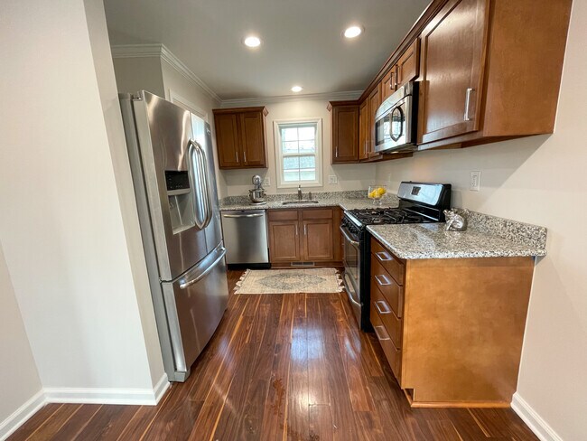 Building Photo - 426 Hillcrest Ave