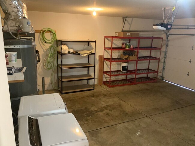 Building Photo - 3 Bedroom, 2 Bathroom House in Springfield