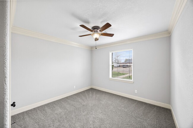 Building Photo - 5303 Heatherbrook Dr