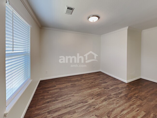 Building Photo - 3347 Bent Spring Ct
