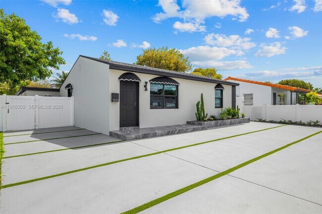 Building Photo - 1532 N Andrews Ave