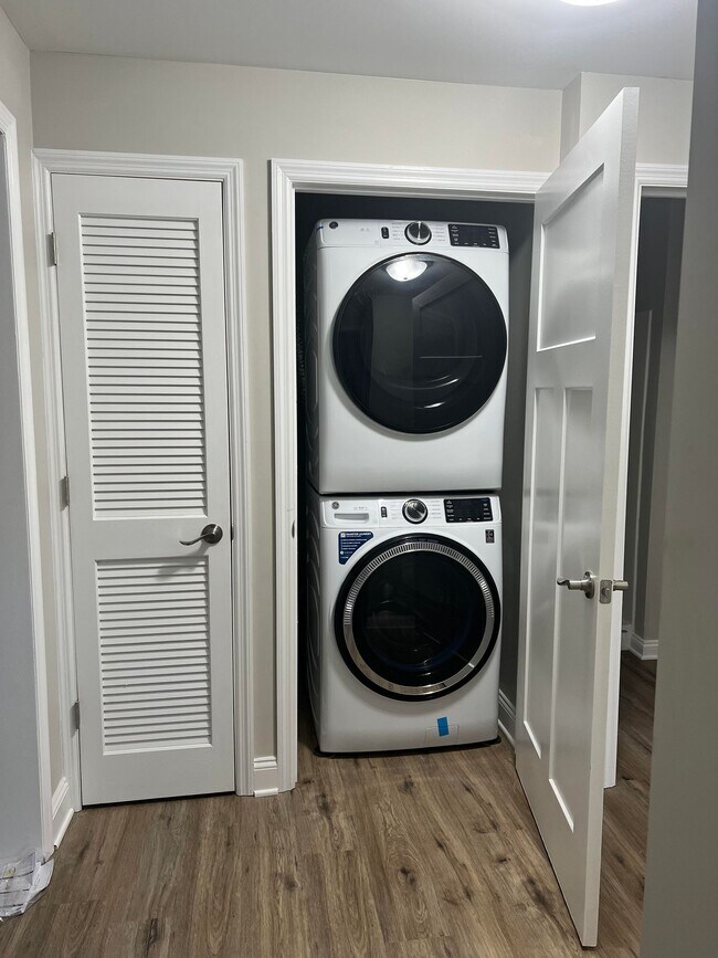 Abbey Lofts & Carl Stotz Apartments 1971 Creek Rd