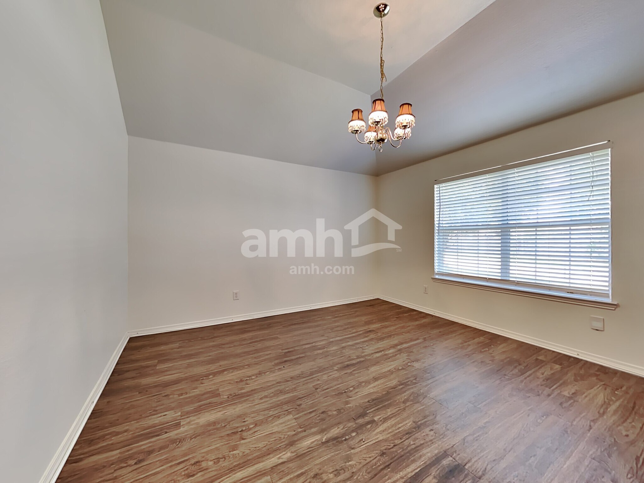 Building Photo - 2923 Tanglebrook Dr