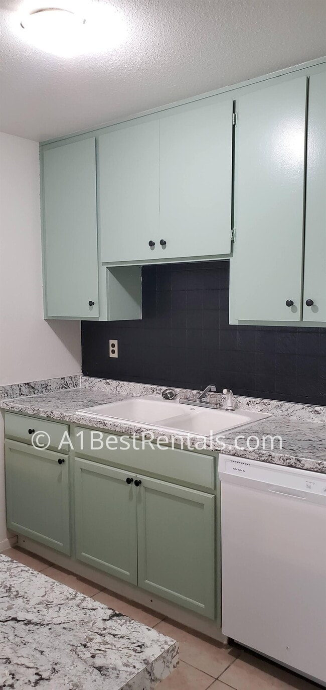 Building Photo - 233 Carmillita Way