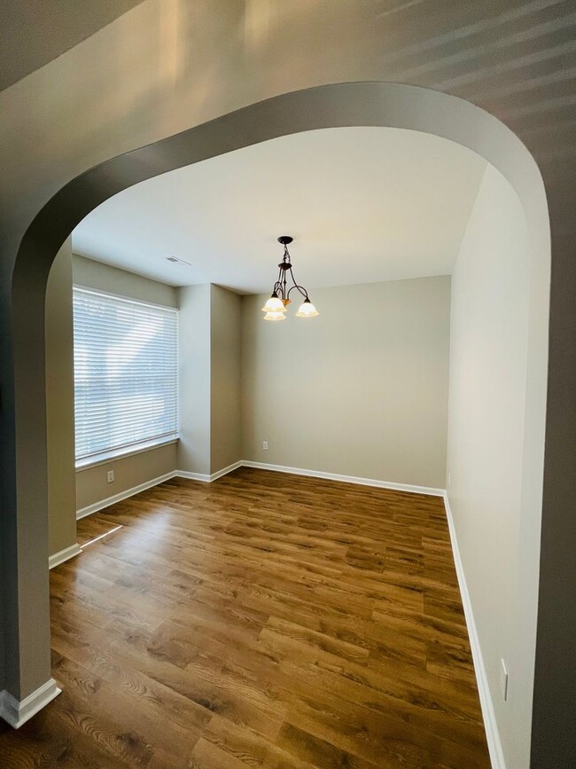 Building Photo - Charming 3 bedoom 2.5 bath town home in th...