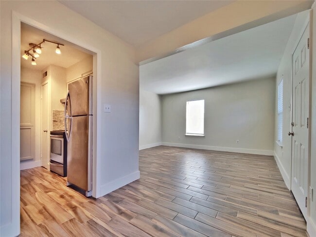 Building Photo - 600 19th St