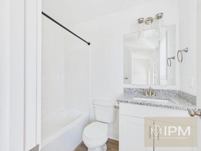 Building Photo - ½ OFF Your First Month’s Rent - Beautiful Townhome in Waynesboro!