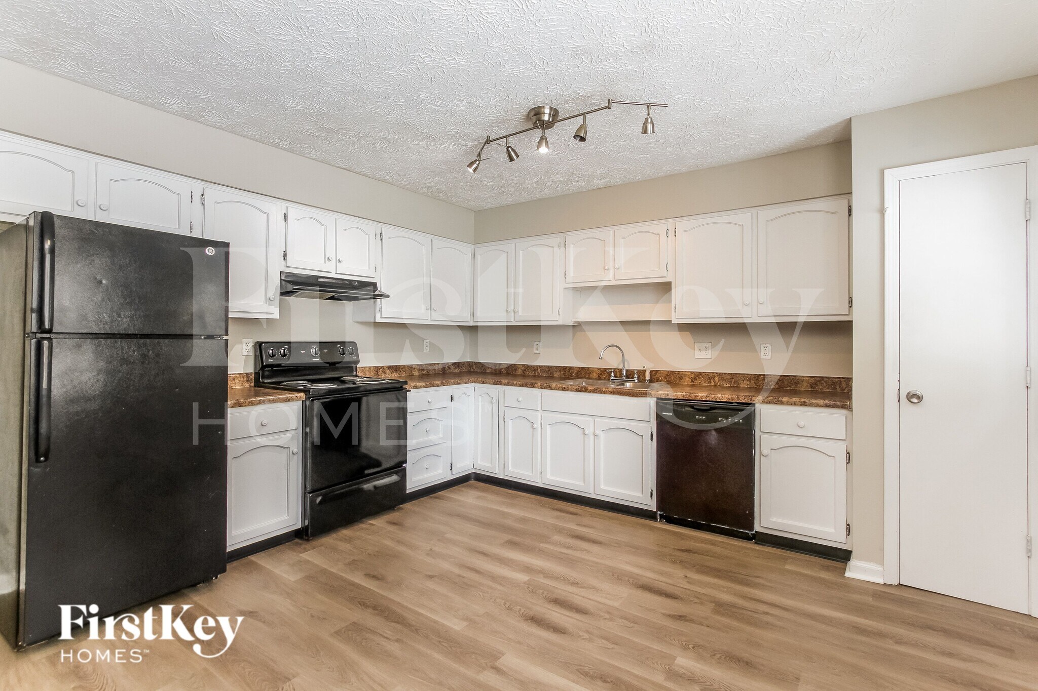 Building Photo - 241 Summit Ridge Dr