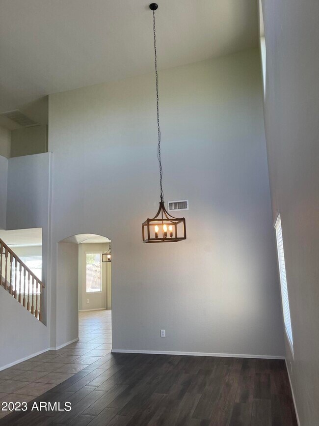 Building Photo - 3517 E Crescent Way