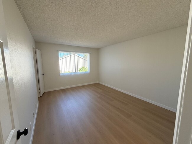 Building Photo - 24802 Sherwood Way