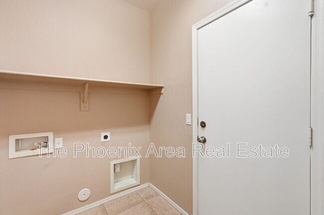 Building Photo - 44216 Palmen Dr