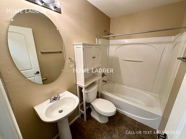 Building Photo - 4201 E Jasper Dr