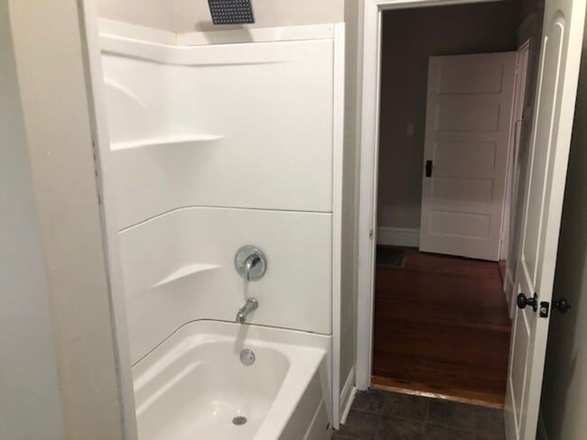 Building Photo - 544 Willson St