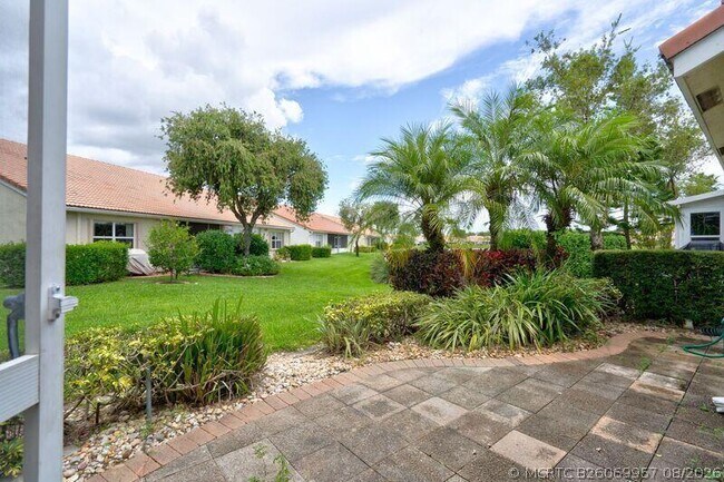 Building Photo - 6183 Floral Lakes Dr
