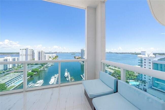 Building Photo - 7900 Harbor Island Dr