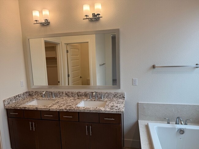 Building Photo - Lovely 4 Bedroom Home With Easy Landscaping And Beautiful Interior