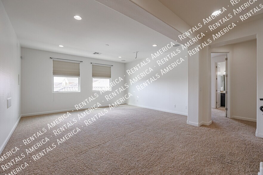 Building Photo - 654 E Sipapu Dr