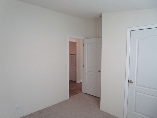 Building Photo - *APPLICATIONS PENDING* Brand New Manufactured Home - Water/Sewer/Electricity Provided!