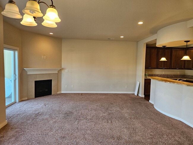 Building Photo - 3Bd/2Ba Two story townhouse - Available to View!