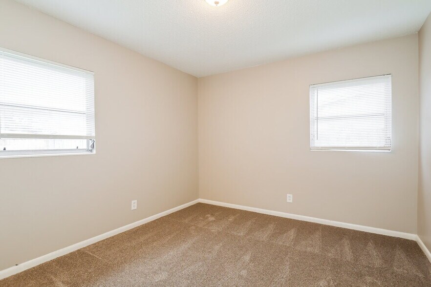 Building Photo - 5664 Hillman Dr