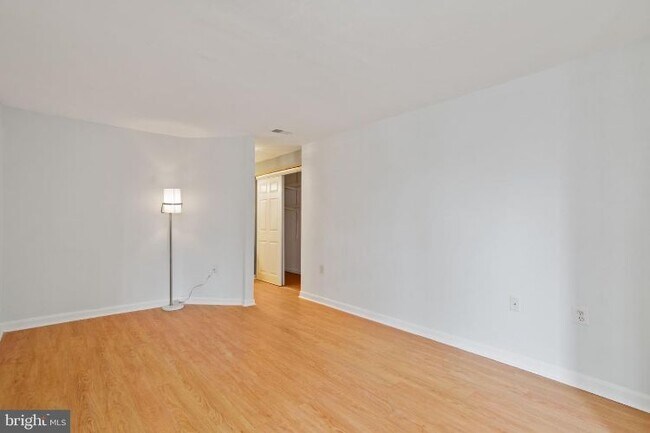 Building Photo - 4463 Pembrook Village Dr