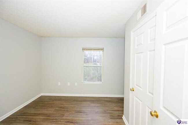 Building Photo - 622 Stewart St