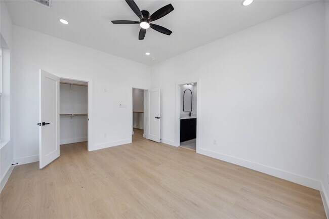 Building Photo - 3920 Aledo St