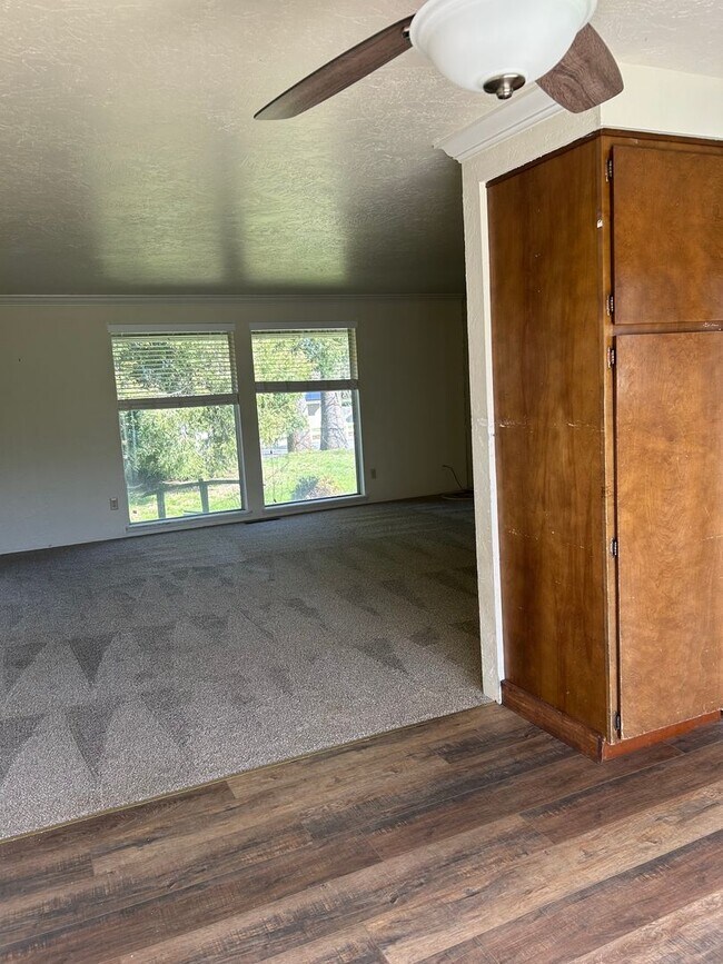 Building Photo - 2883 W Griffin Creek Rd