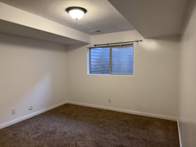 Building Photo - 7691 Willow Walk Ln