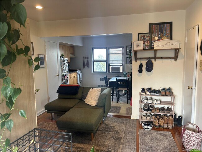 Building Photo - 417 W Broadway