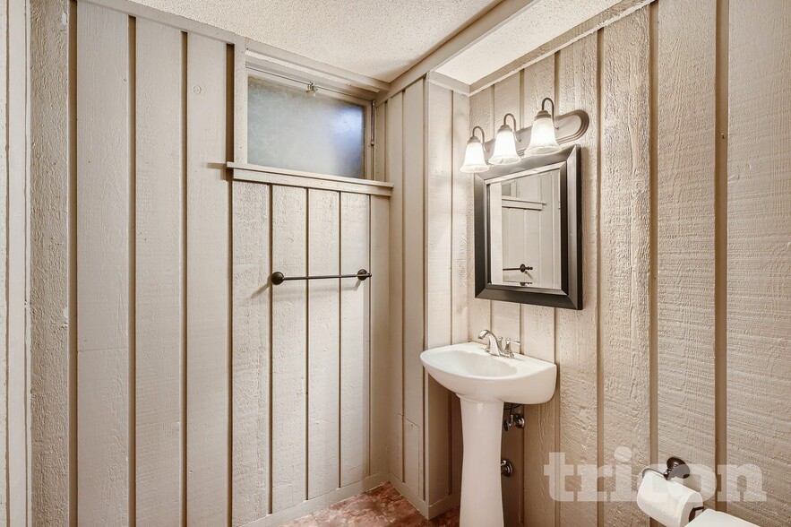 Building Photo - 13408 Colfax Ave S