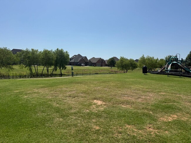 Building Photo - 3 bed plus office, Neighborhood amenities include a neighborhood pond, Pool and playground!