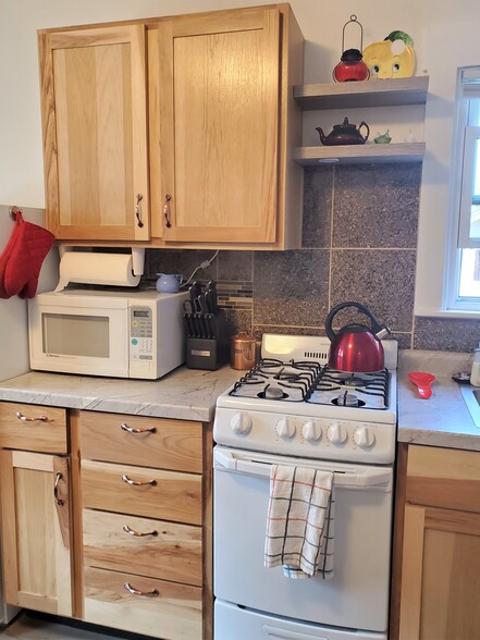 Building Photo - 204 E 3rd Ave