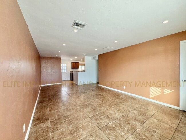 Building Photo - 5621 E Lester St