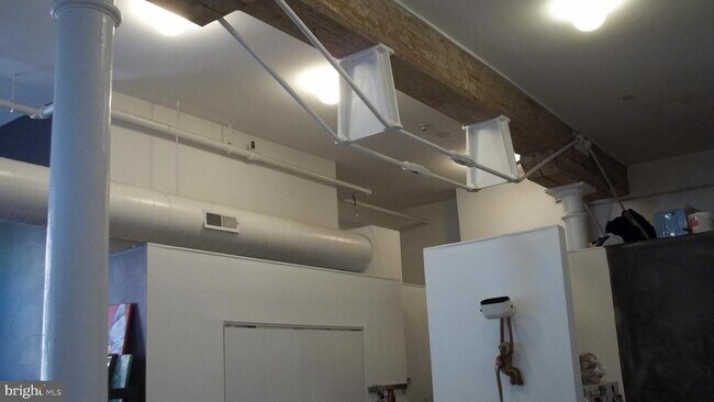 Building Photo - 408 Vine St