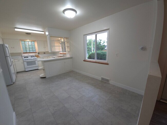 Building Photo - 1901 Baseline Rd