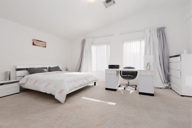 Building Photo - Good sized Summerlin home with large backyard