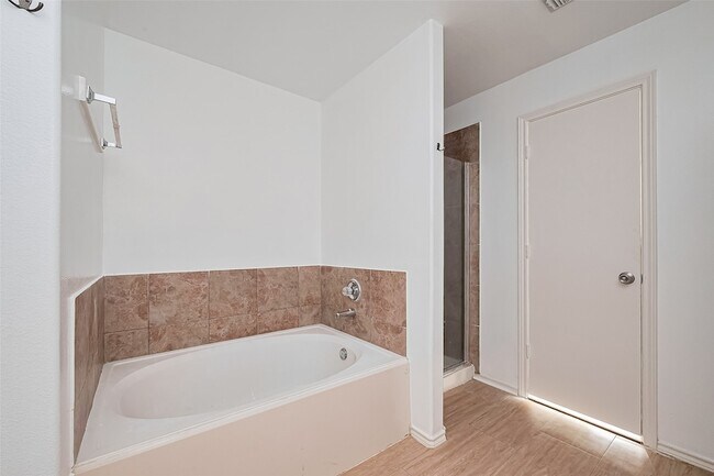 Building Photo - 508 Birch Cluster Ct