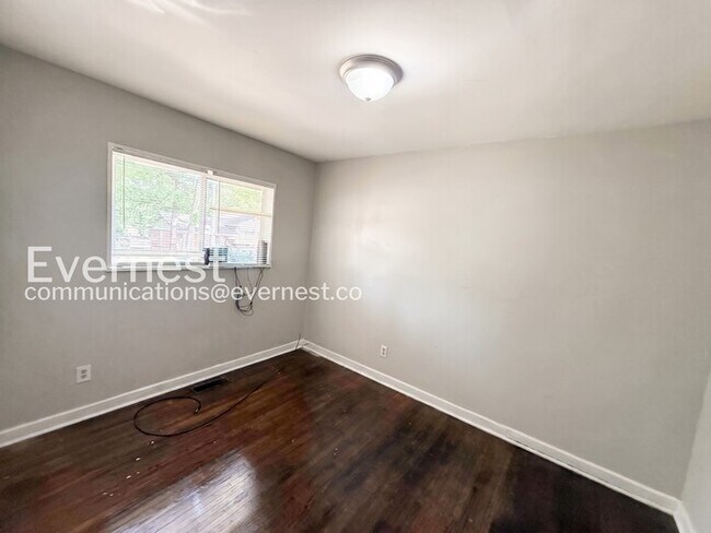 Building Photo - 1232 Oakwood St